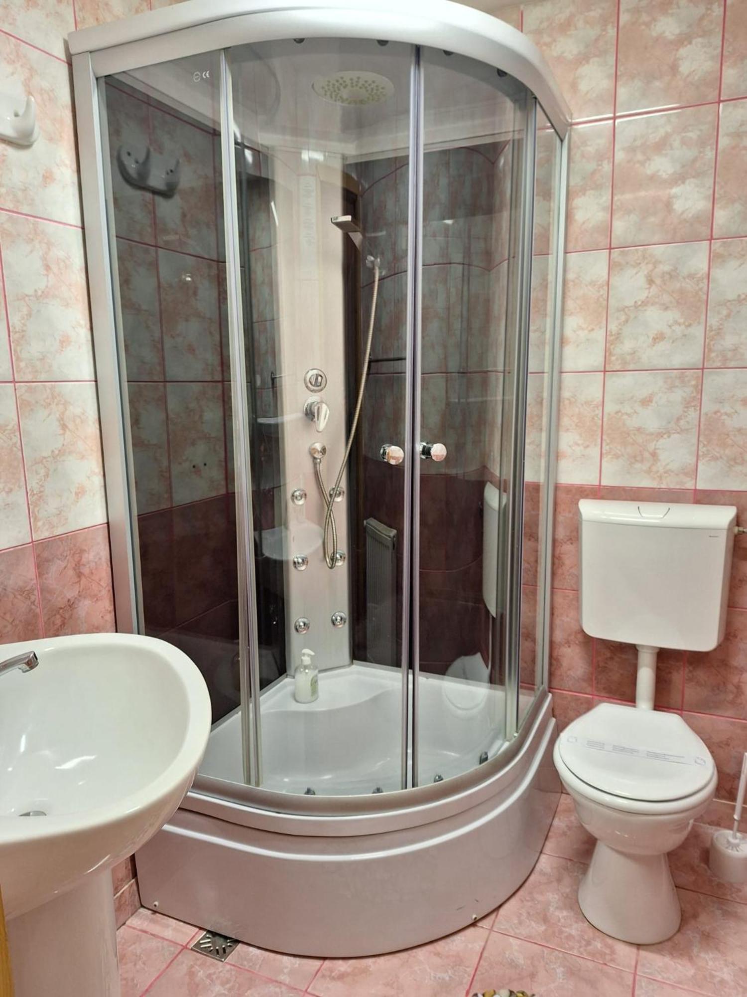 Pensiunea Bendorfeanu Răşinari Exteriör bild